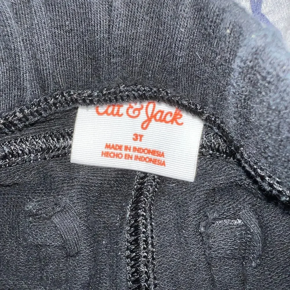 Cat & Jack burgundy waffle top/black pants Size 3T
